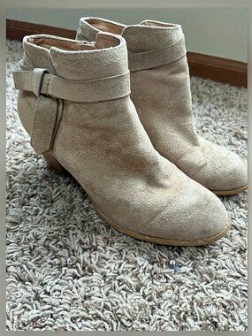 Size 10 tan bow ankle boots